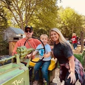 Meet your Posher, Devin